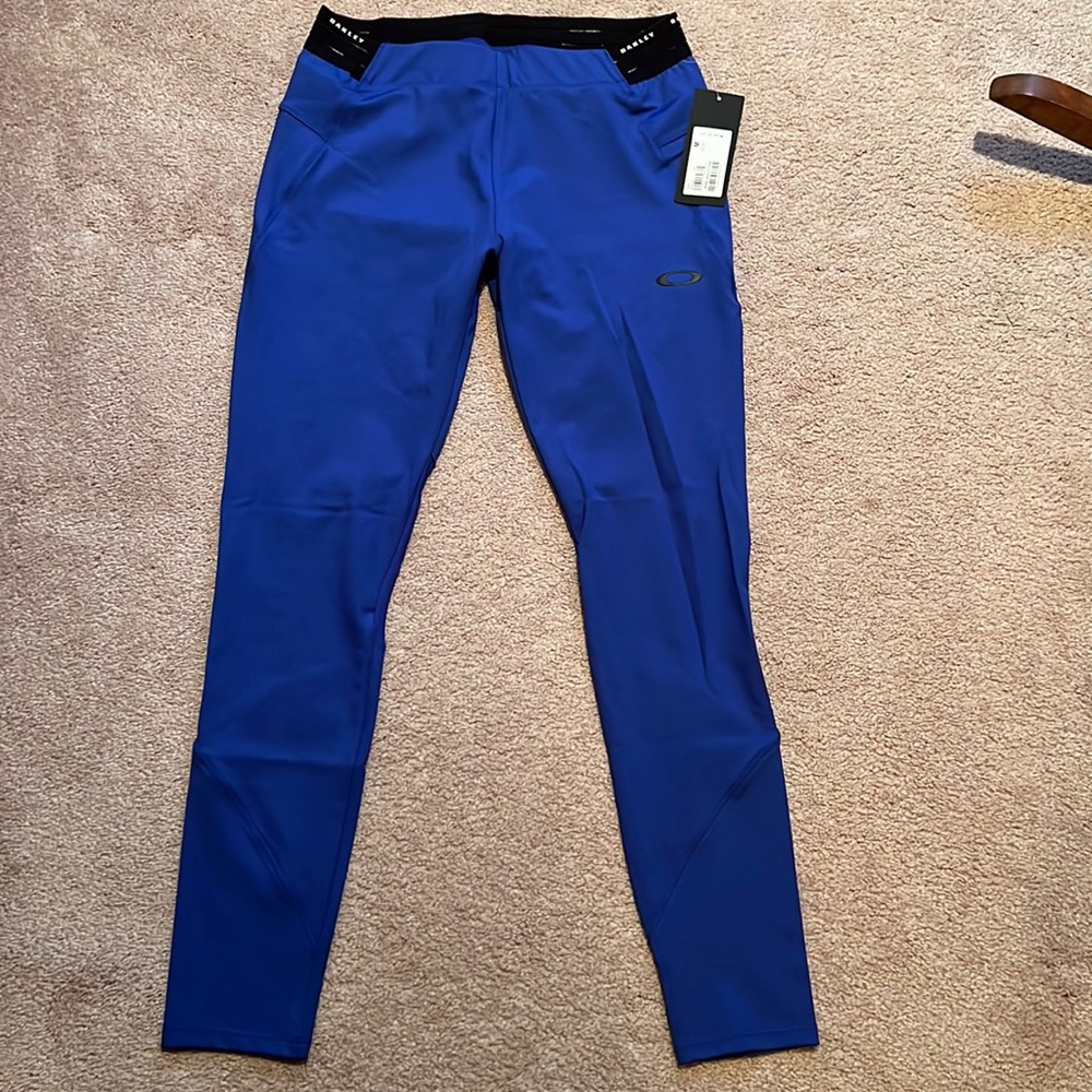 NWT Oakley Performance Leggings